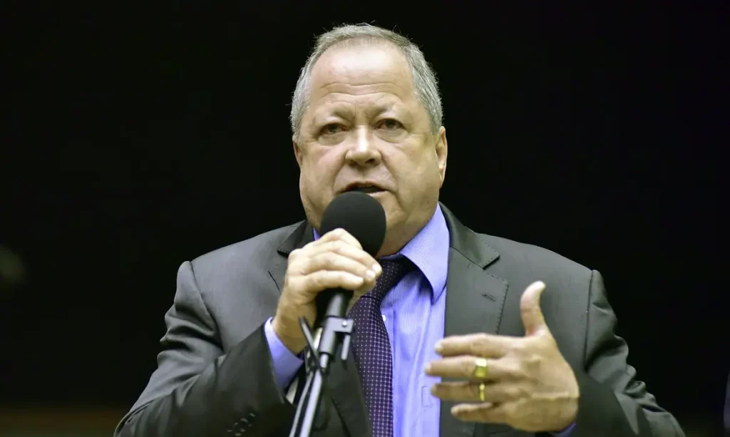 Brazão vai para casa