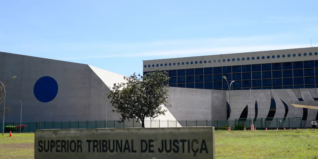 No lucro e na acusação
