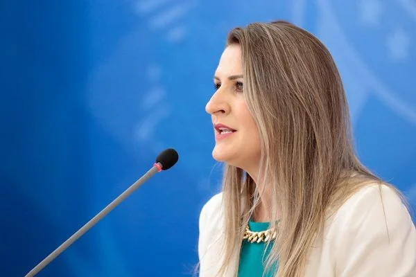 CPI diz que Barroso invadiu competência ao barrar quebra de sigilo de ex-diretora da Saúde