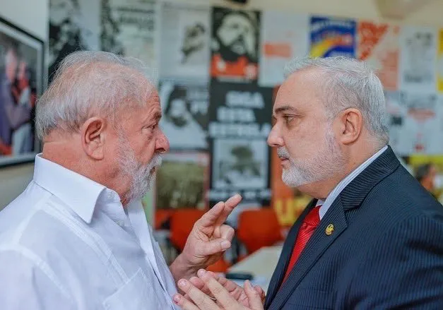 Lula quer que PT encampe propostas de redução do preço dos combustíveis