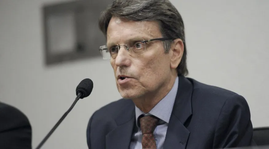 PT e PSB dividem a EBC