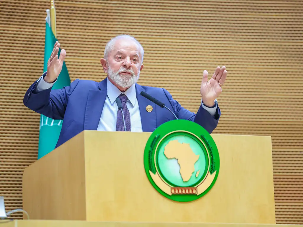 A política externa do atraso