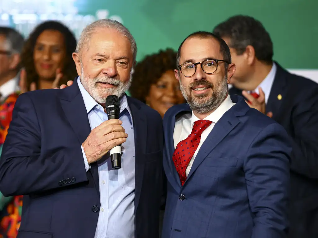 Pela metade