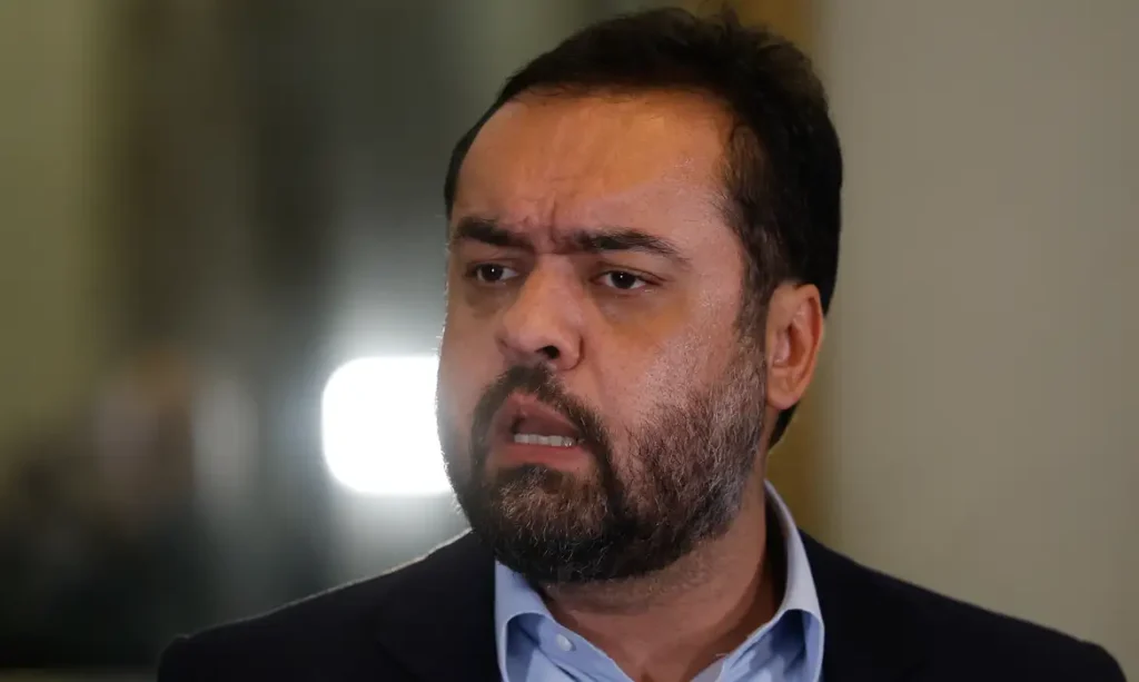 Castro escapa